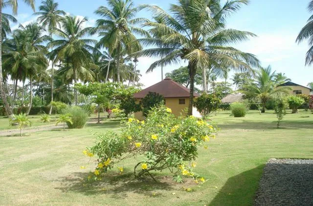Hotel Coco Loco Beach Club Miches bungalow garden tropical